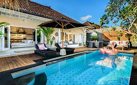 Villa Bloom 4 - 2 King bedrooms , Sleep 4 Pax, private pool, Seminyak